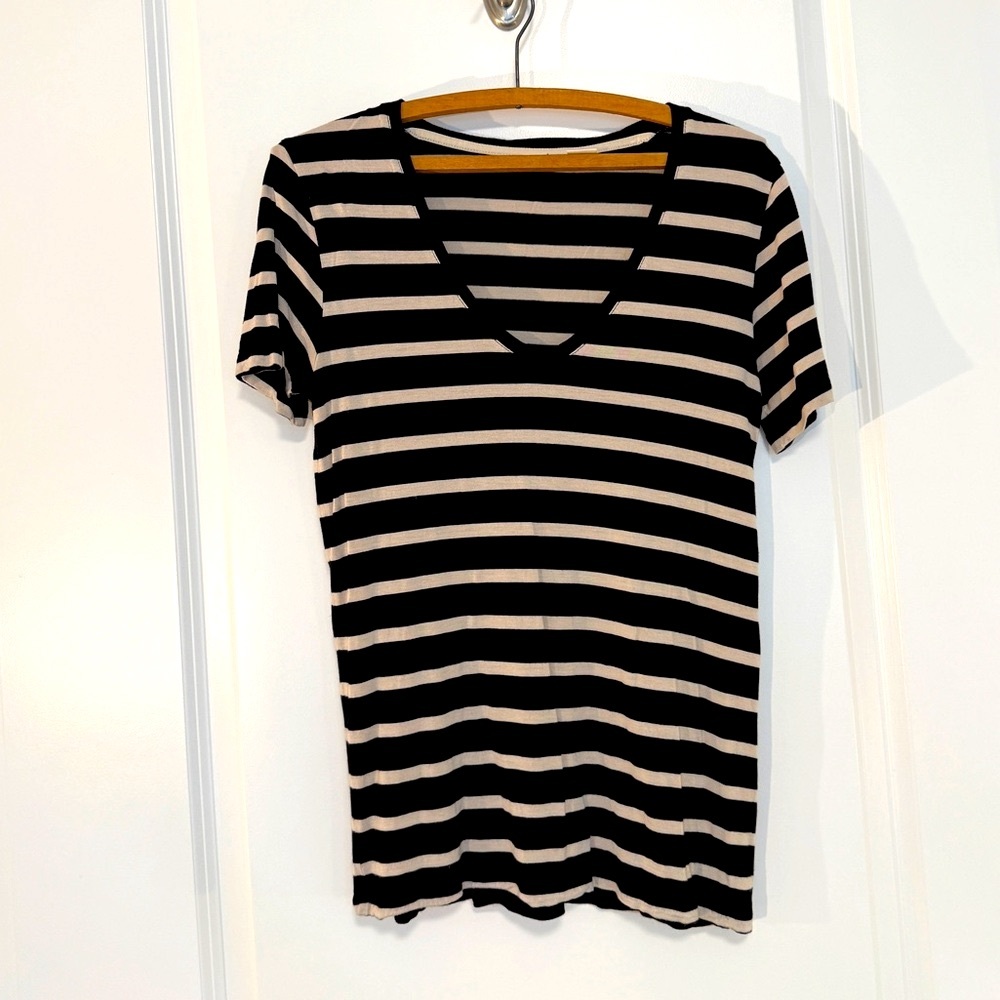 LEVIS Black Striped V Neck Tee MEDIUM